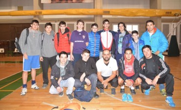 Hist&oacute;rico momento del handball de El Calafate.
