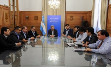 Intendentes se vuelven solo con promesa de reactivar obras.