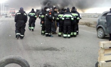 Viales cortan la ruta por reclamo de aumentos
