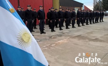 Alumnos y Polic&iacute;as reafirmaron su sentimiento a la Bandera