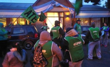 Delegada de ATE advierte que analizan tomas de escuelas