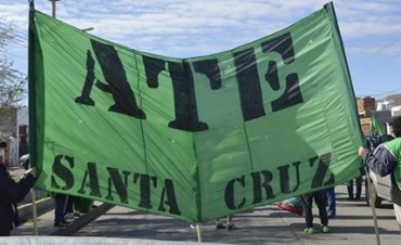 Porteras y administrativos siguen de paro toda la semana