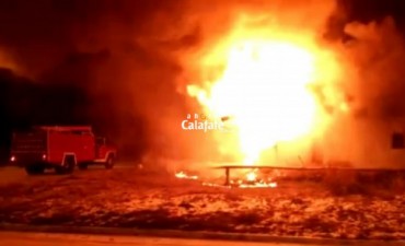 El Chalt&eacute;n: Fuego destruye totalmente una casa