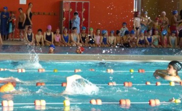 Encuentro y Torneo de Nataci&oacute;n en El Calafate