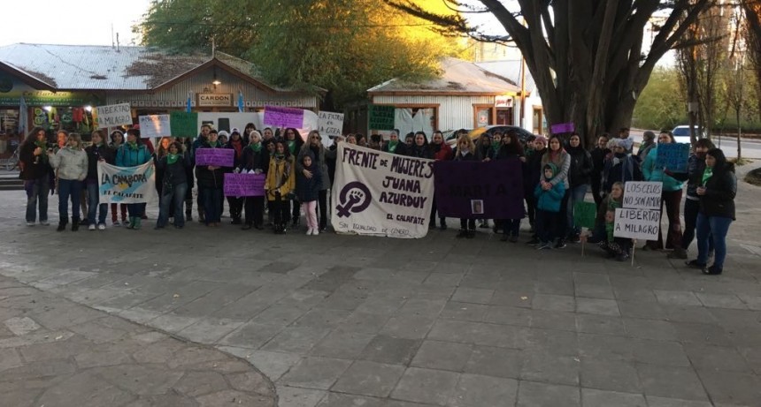 NiUnaMenos.  Marcha y exhorto en El Calafate
