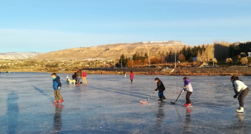La fiesta de patinar sobre hielo natural llego a El Calafate