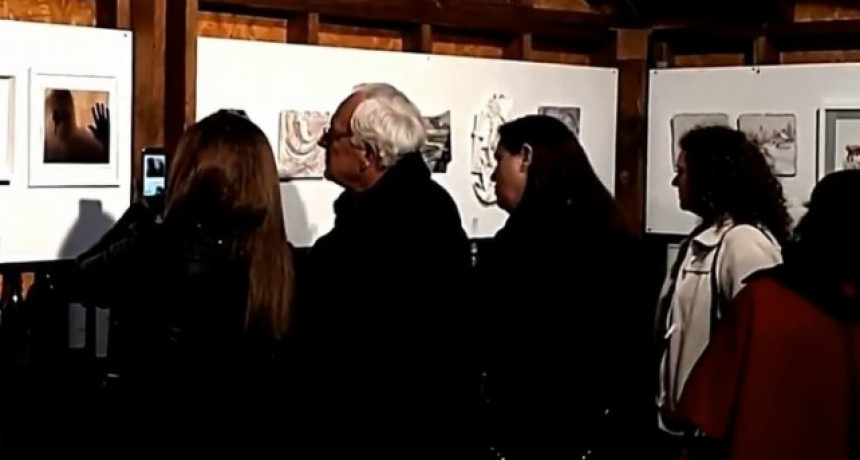 VIDEO. Hacen arte usando vino
