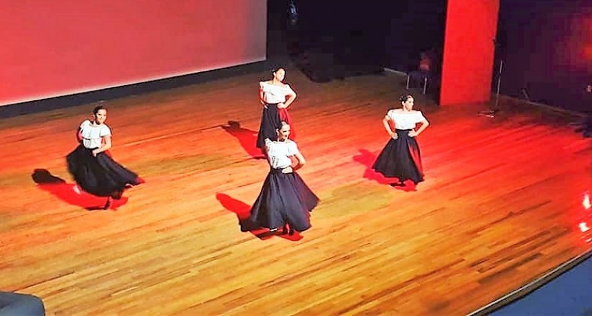 Dos bailarinas calafatenses en M&eacute;xico