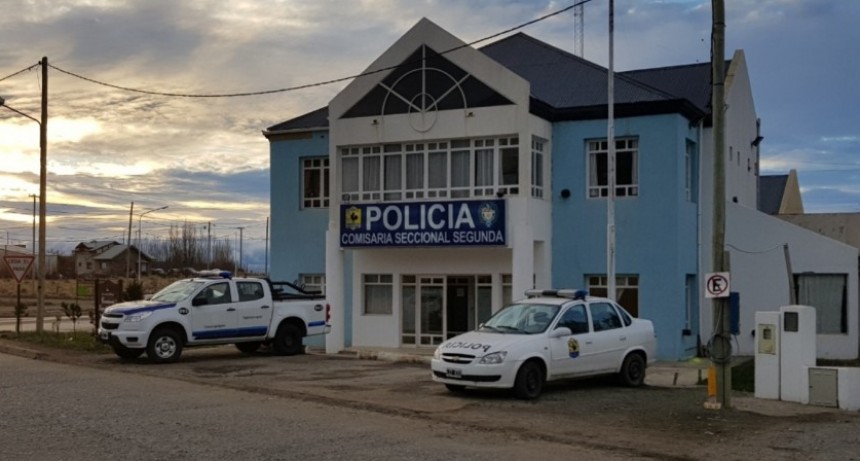 Polic&iacute;a detenido por abuso de la hija de su pareja.