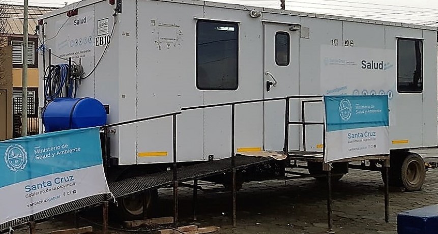 Tr&aacute;iler y un consultorio m&oacute;vil atienden en El Calafate y El Chalten.