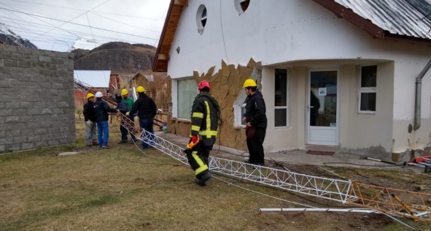 Debieron evacuar edificios municipales por una antena