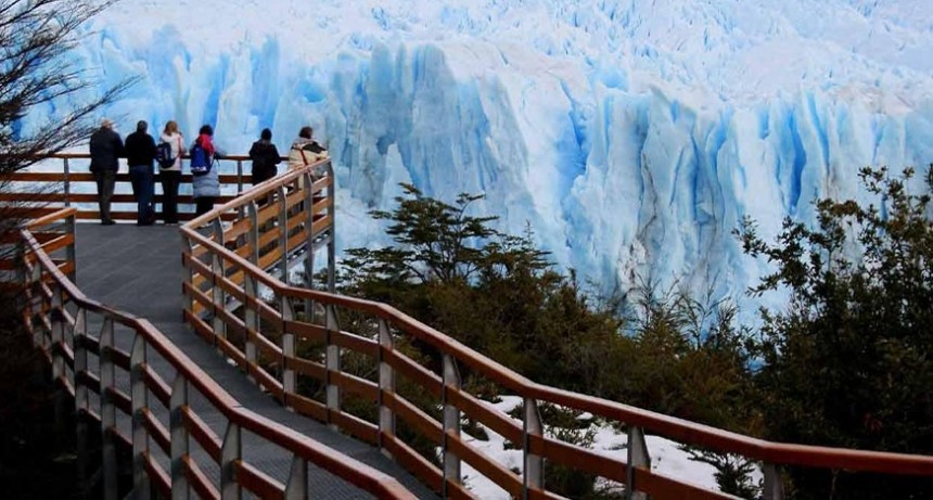 Provincia har&aacute; la restauraci&oacute;n de las pasarelas frente al Glaciar
