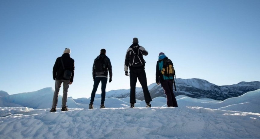 &ldquo;Sentite chiquitito&rdquo;, el curioso spot  de un basquetbolista de 2,17 m. en el Glaciar