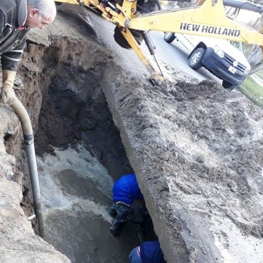 Rotura de ca&ntilde;o deja a barrios sin agua