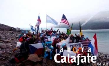 HIST&Oacute;RICO: Nataci&oacute;n de Invierno en el Glaciar Perito Moreno