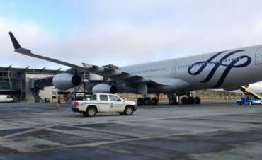 Un avi&oacute;n gigante para transportar pasajeros varados