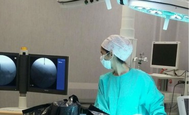 Delicada operaci&oacute;n a una beba que cay&oacute; de su sillita