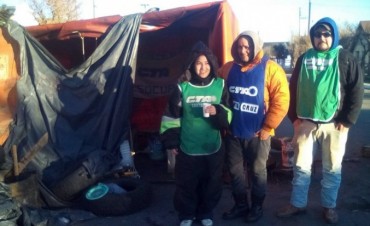 Cumple 40 d&iacute;as el acampe en Tres Lagos