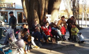 Mujeres de El Calafate adhirieron a la &ldquo;Teteada&rdquo; de protesta 