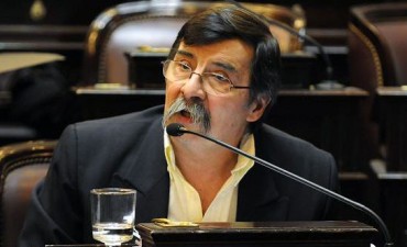 Senador  pide  a su propio sector y al gobierno &ldquo;ponerse los  pantalones largos&rdquo;.