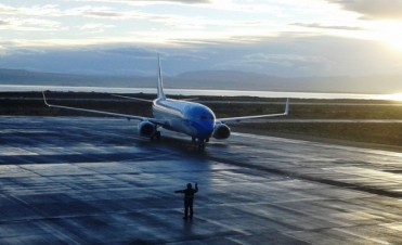 Avi&oacute;n debi&oacute; regresar a El Calafate por emergencia en una pasajera