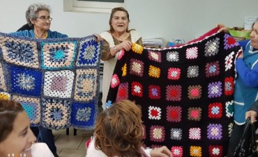 Jubilados de La Esperanza reciben donaciones 