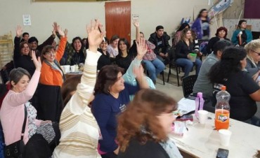 Docentes decidieron seguir de paro 