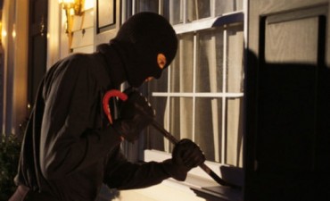 Un pr&oacute;fugo sigue burl&aacute;ndose de la polic&iacute;a y la justicia local