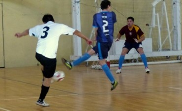 Futsal B: L&iacute;deres perdieron puntos pero mantienen la punta