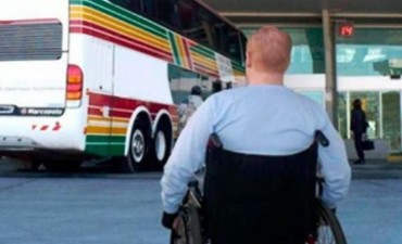Denuncian trabas en la entrega de pasajes gratuitos para discapacitados