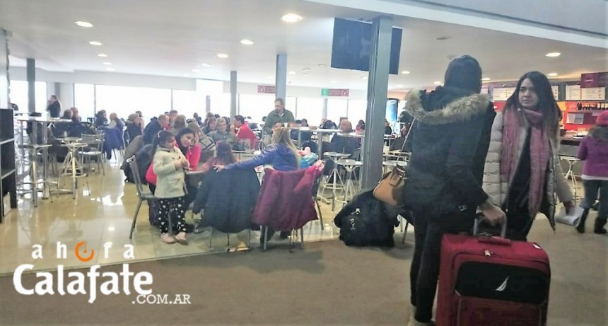 Demoras y cancelaciones de vuelos por la niebla