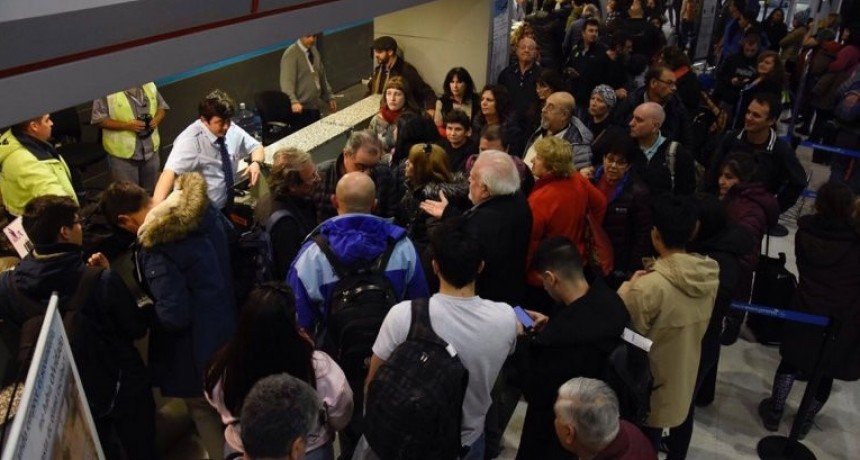 Aeron&aacute;uticos anunciaron un paro para el viernes 13 en todo el pa&iacute;s