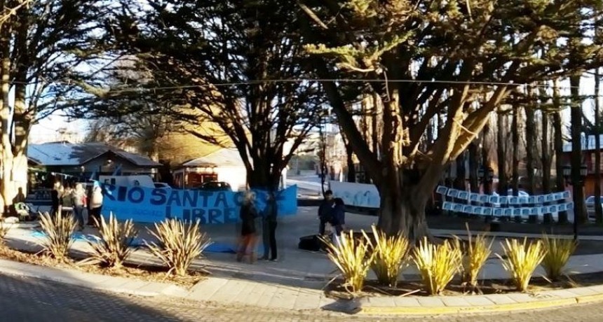 El grupo Río Santa Cruz El Calafate se manifestó a un año de la Audiencias