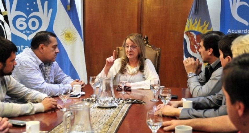 Ajuste: Alicia e Intendentes se re&uacute;nen en El Calafate