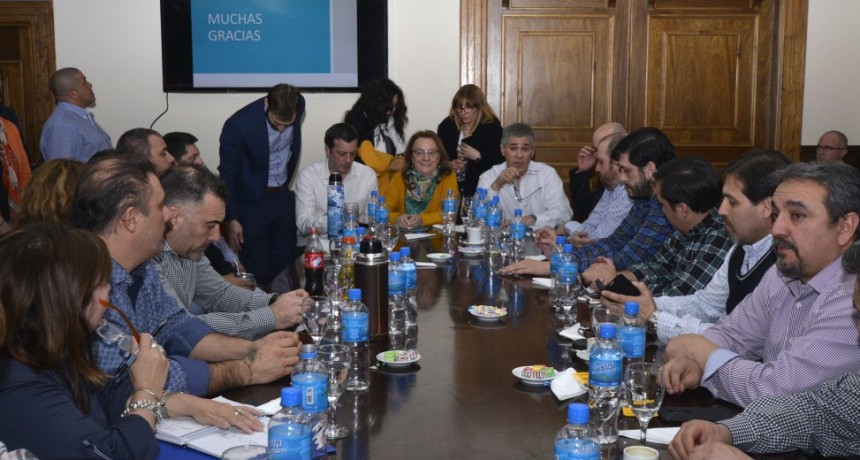 Provincia se reuni&oacute; con intendentes para mostrar sus n&uacute;meros y anticipar posibles ajustes que bajan de Naci&oacute;n