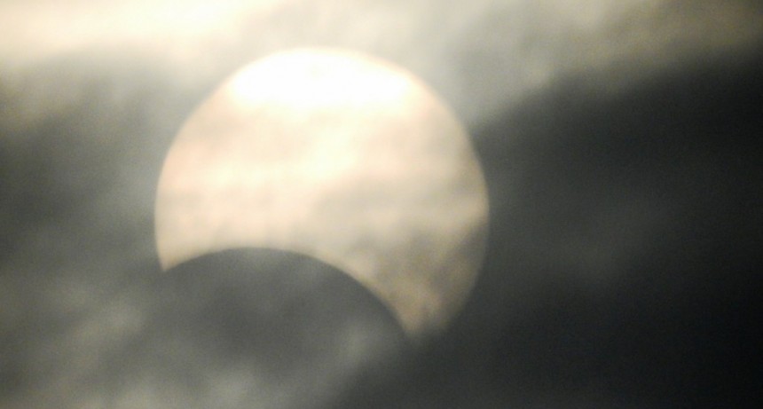 Las nubes taparon el Eclipse en El Calafate