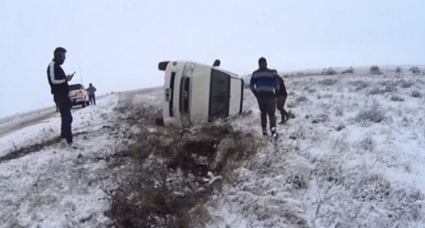Despistes y vuelco en rutas nevadas