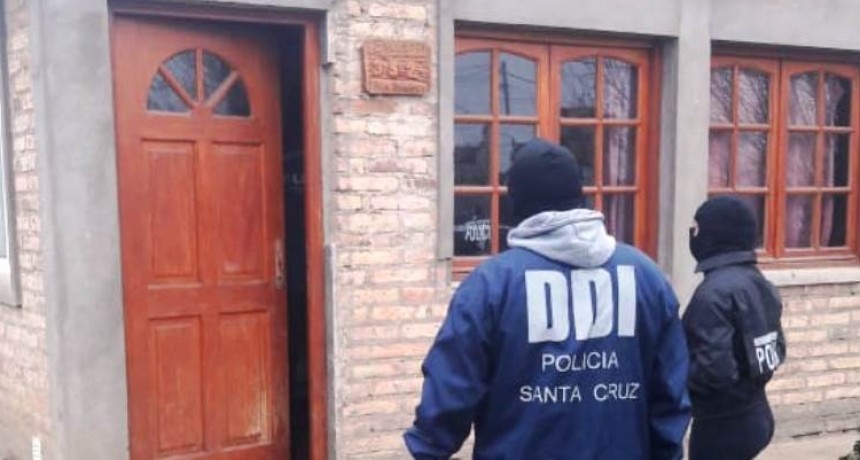 Allanamientos por un robo a un comercio en pleno centro 
