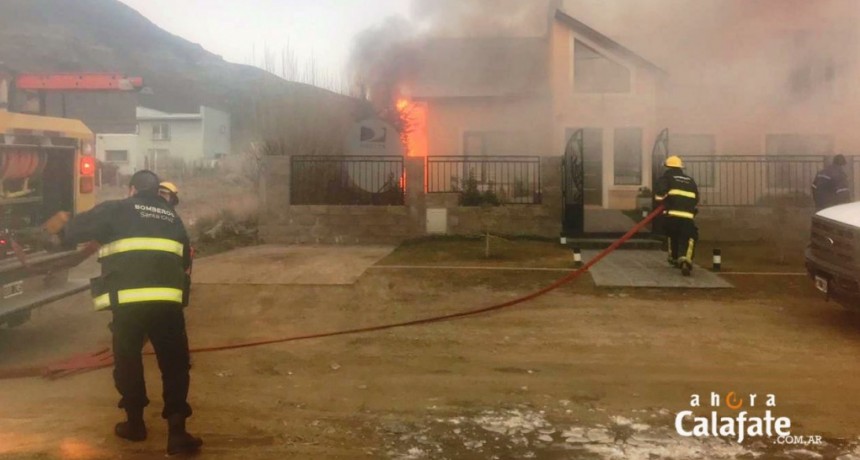 Explosi&oacute;n e incendio alarm&oacute; a vecinos