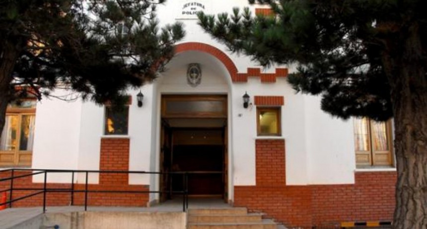 Polic&iacute;a busca profesionales