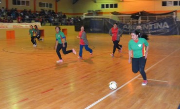 La comunidad boliviana festejo su Independencia con un torneo de f&uacute;tbol de sal&oacute;n