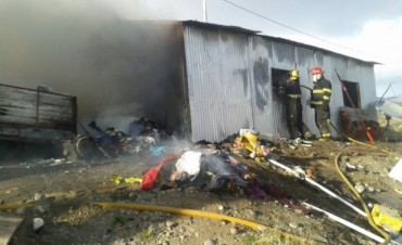 Incendio consumi&oacute; una vivienda