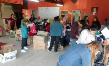 Colectan donaciones para familia que perdi&oacute; todo