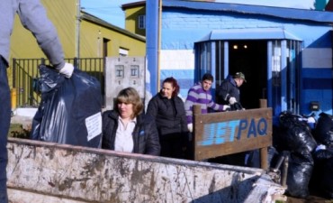 Partieron donaciones para inundados