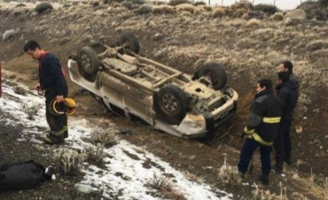Vuelca una camioneta cerca de El Calafate
