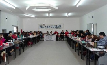 Docentes deciden paro por toda la semana