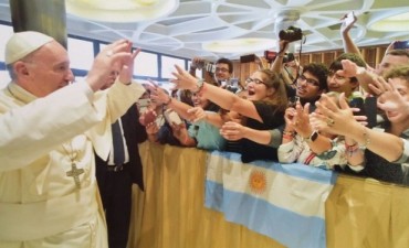 Jovenes calafate&ntilde;os saludaron al Papa 