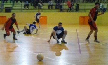 Moyejitas y Juveniles mandan en el Futsal de la Primera B