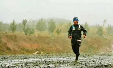 Rafael Lim en una ultra trail con lluvia y barro en Chile