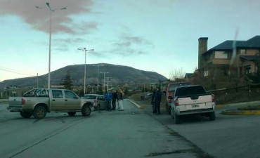 Dos jovenes lesionados en fuerte choque